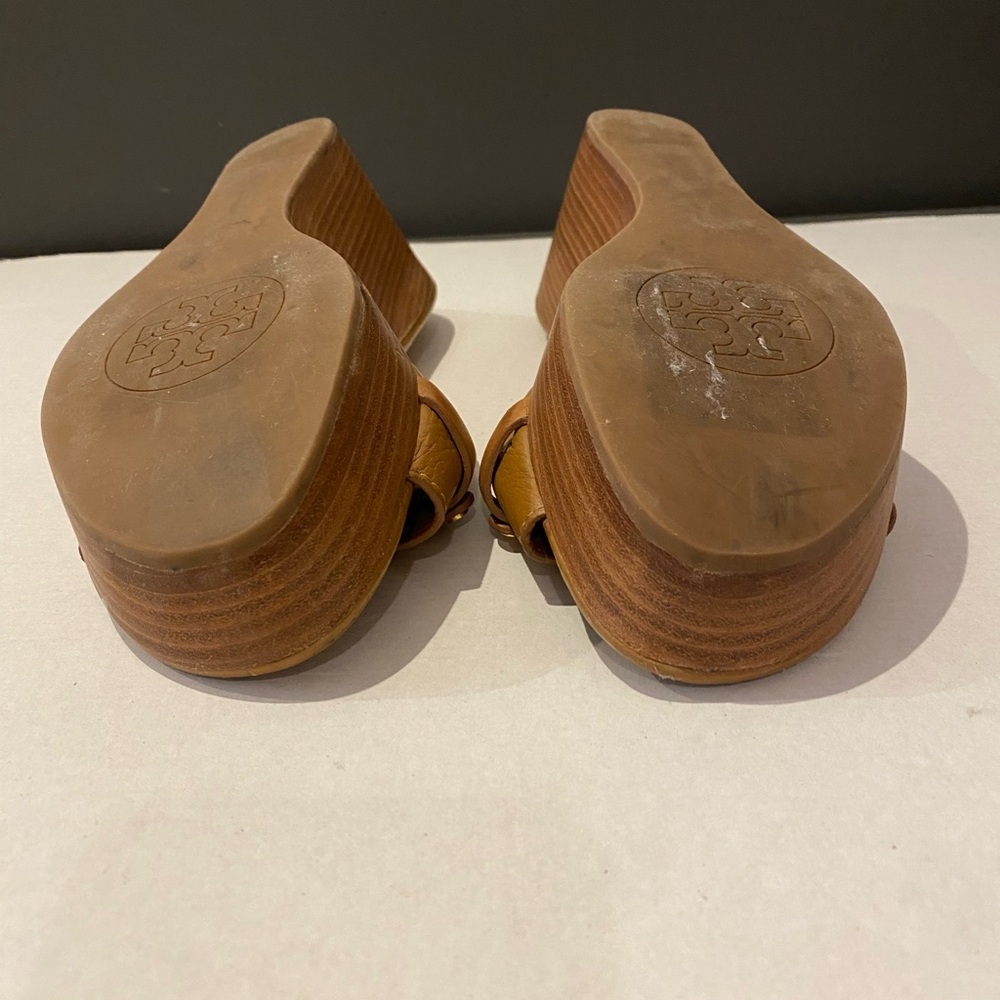Authentic TORY BURCH Miller Tan & Gold Wedge Leather Sandals Heels SZ 8 1/2 US - Picture 12 of 14